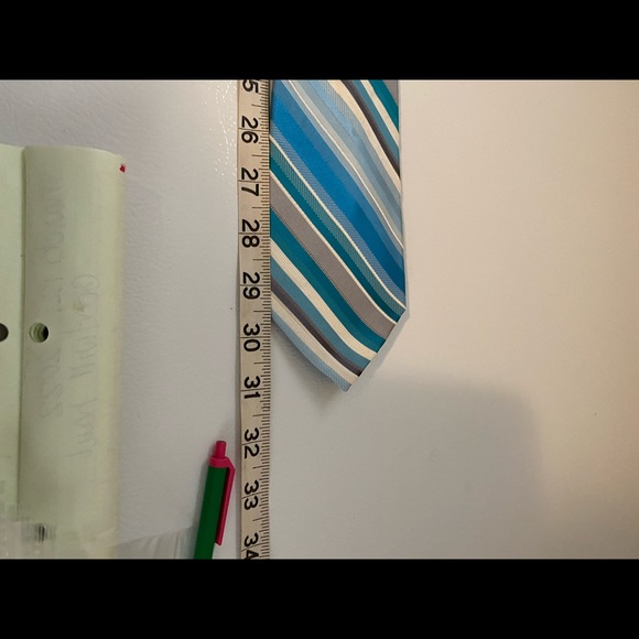 Van Heusen tie - Picture 2 of 3